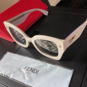 NWOT FENDI WHITE CATEYE SUNGLASSES